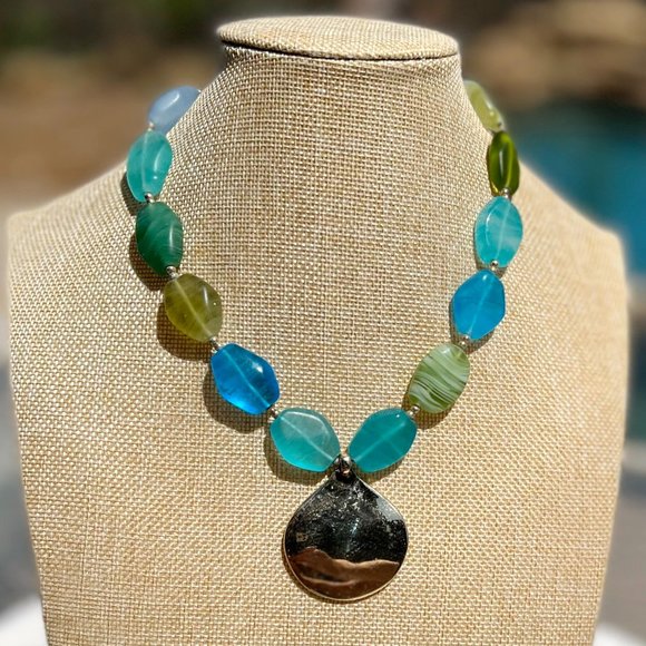 Monet Glass & Stone Necklace Ocean Vibe Gold Tone Medallion Beautiful - Picture 1 of 6